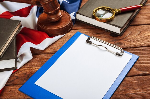 A split image showing legal documents and scrolls with the EU flag and a gavel, representing the GDPR and its comprehensive legal framework. On the other side, a collage of diverse icons representing different US states and federal agencies, symbolizing the fragmented, sector-specific nature of US privacy laws.
